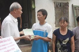 Chủ hiệu bánh đậu xanh tặng người tù oan 10 năm Nguyễn Thạnh Chấn 100 triệu đồng