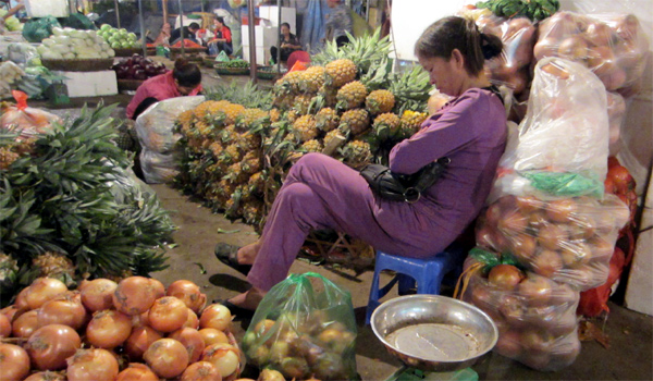 Phiên chợ “ngủ gật” ở Hà Nội