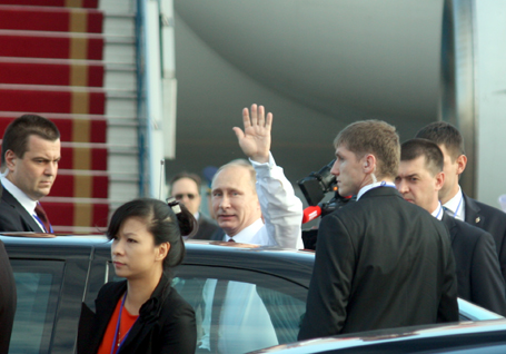 Tổng thống Nga Putin tới sân bay Nội Bài vào lúc 7h30 sáng nay