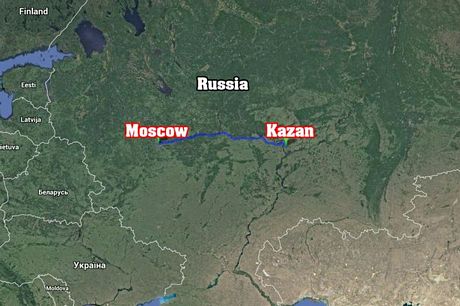 Thành phố Kazan nằm cách thủ đô Mátxcơva khoảng 720 km về phía đông.