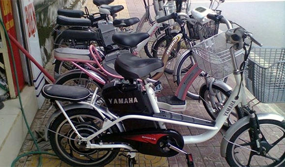 Xe đạp điện nhập lậu: Dân thích nên khó quản