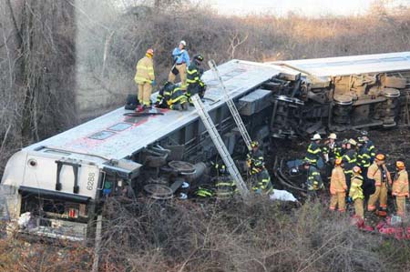 Tai nạn tàu hỏa kinh hoàng tại New York, ít nhất 4 người chết