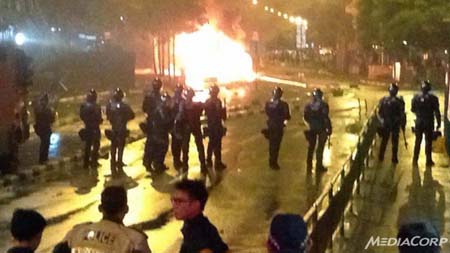 Singapore rung chuyển vì bạo loạn