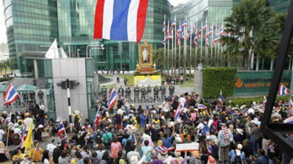 ADB hạ triển vọng tăng trưởng Đông Nam Á vì căng thẳng Thái Lan