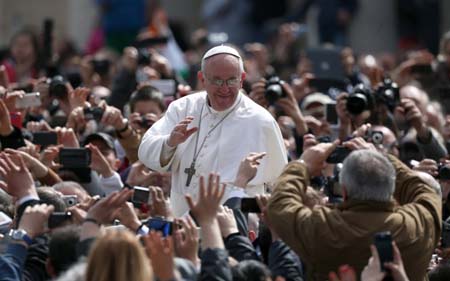Giáo hoàng Francis rất được các tín đồ yêu mến sau khi nhậm chức