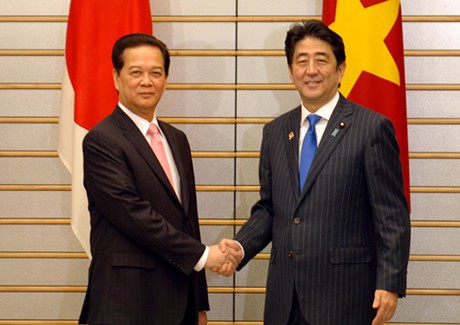 Thủ tướng Nguyễn Tấn Dũng hội đàm với Thủ tướng Shizo Abe