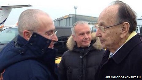 Trùm dầu mỏ Nga Khodorkovsky bay sang Đức sau khi được ân xá