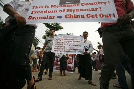 Nhiều dự án của doanh nghiệp Trung Quốc tại Myanmar bị người dân biểu tình phản đối