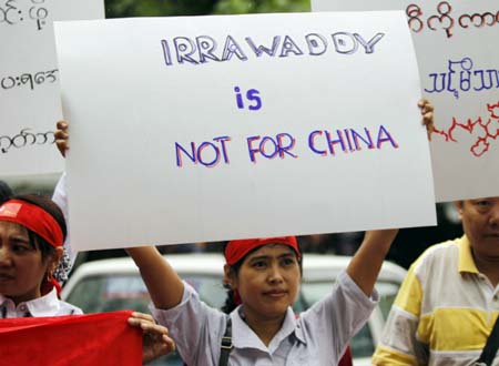 Người biểu tình phản đối dự án xây đập thủy điện tỷ đô do Trung Quốc đầu tư