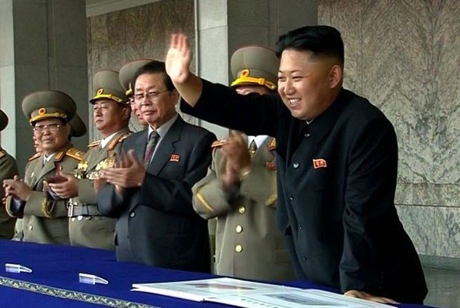 Ông Jang Song-thaek đứng thứ 2 bên tay phải ông Kim Jong-un trong một sự kiện.