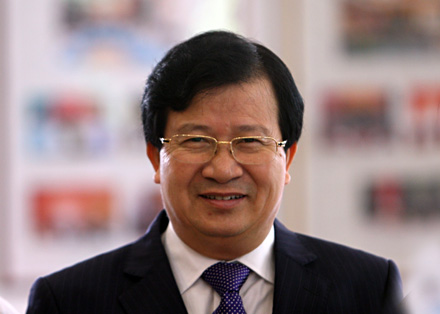 Bộ trưởng Xây dựng Trịnh Đình Dũng tại diễn đàn Quốc hội (ảnh: Việt Hưng).