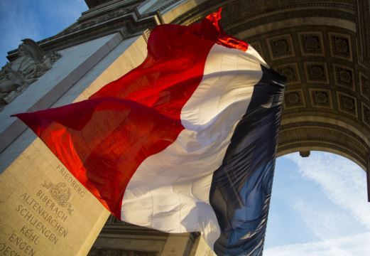 Pháp thông qua luật đánh thuế 75% thu nhập của người giàu