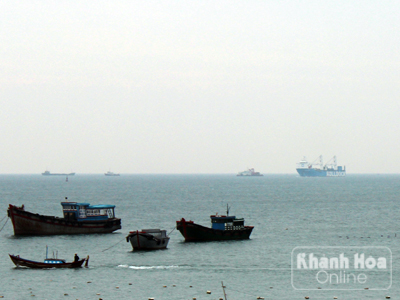 Chùm ảnh: Tàu ngầm Kilo Hà Nội tại vịnh Cam Ranh