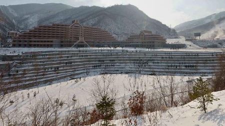 Triều Tiên chính thức khai trương khu trượt tuyết xa xỉ