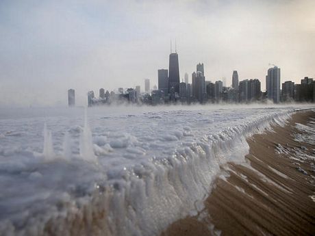 Hồ Michigan bị đóng băng tại Chicago, Illinois.