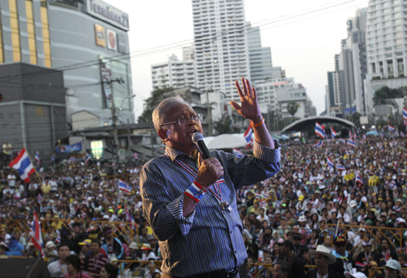 Ông Suthep phát biểu trước đám đông biểu tình tại Bangkok ngày 13/1.