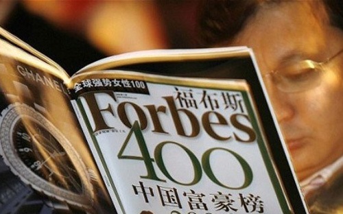 Phía sau câu chuyện bán mình của Forbes