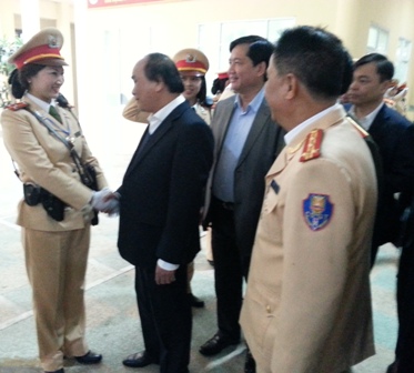 Phó Thủ tướng thăm hỏi, động viên nữ CSGT Hà Nội