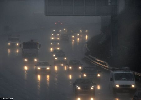 Thời tiết tại khu vực Portsmouth của Anh sáng sớm 15/2 gần như chìm trong sương mù đặc