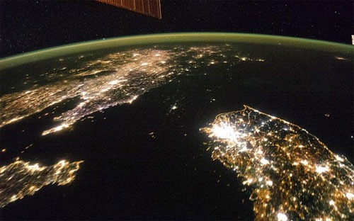 Nhìn từ vệ tinh, Triều Tiên tối đen như mực