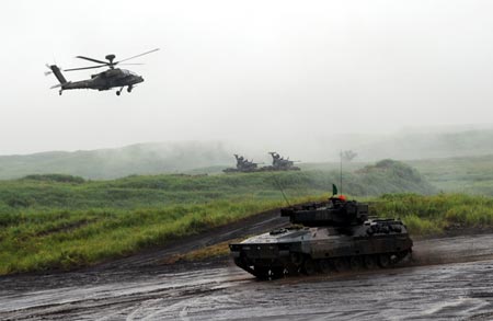 Lực lượng phòng vệ Nhật trong một cuộc tập trận ở Gotemba tháng 8/2013.