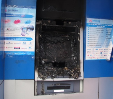 Máy ATM bị hư hỏng hoàn toàn sau khi bị kẻ xấu đốt