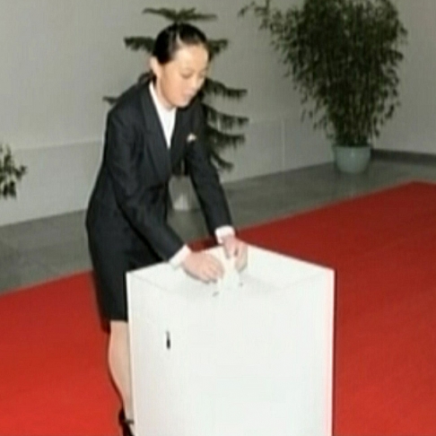 Kim Yo-jong bỏ phiếu trong cuộc bầu cử quốc hội hôm qua.