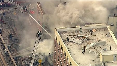Mỹ: Sập chung cư 5 tầng giữa trung tâm New York, 1 người chết