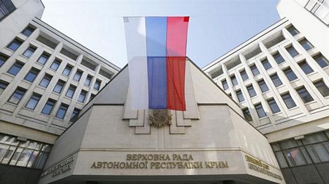 Cờ Nga được treo bên ngoài tòa nhà quốc hội Crimea tại thành phố Simferopol ngày 15/3.