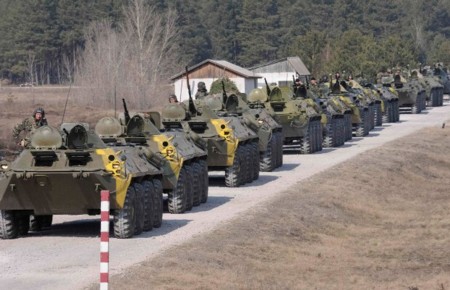 Nhiều xe tăng Ukraine đã được huy động diễn tập tại Kharkiv từ hôm 14/3