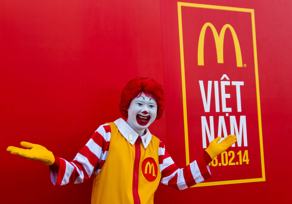 McDonald's phục vụ hơn 400.000 lượt khách trong tháng đầu tiên