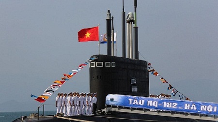 Tàu ngầm Kilo thứ 2 của Việt Nam về đến vịnh Cam Ranh