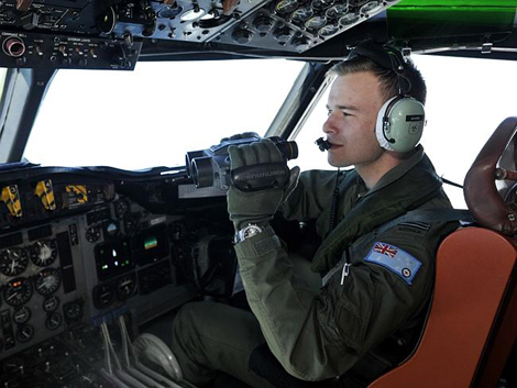 Một phi công Úc tham gia cuộc tìm kiếm mảnh vỡ MH370 ở Ấn Độ Dương ngày 21/32.