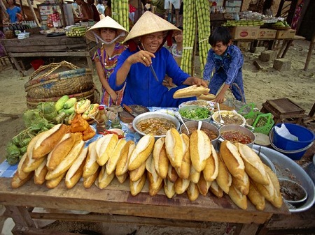 Ẩm thực đường phố Việt Nam trên báo chí thế giới