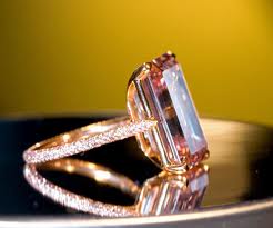 Một viên kim cương hồng cỡ lớn. (Ảnh minh họa)