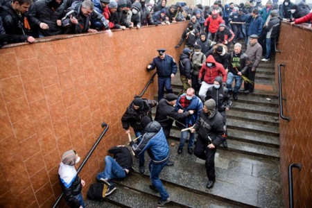 Nhiều vụ xô xát đã xảy ra tại Kharkiv ngày 13/4