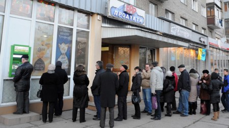 Ukraine tăng mạnh lãi suất cứu đồng nội tệ