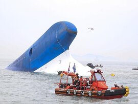 Vụ đắm phà kinh hoàng Hàn Quốc: Do đá ngầm hay do thuyền trưởng?