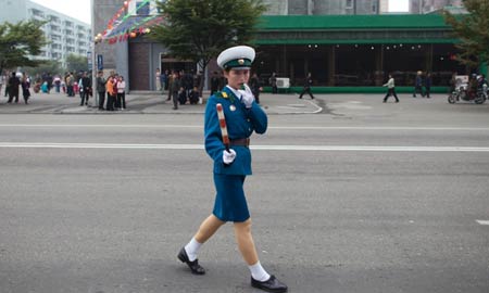 Nữ cảnh sát điều khiển giao thông ở thủ đô Bình Nhưỡng.