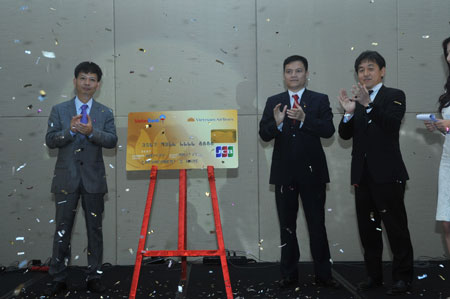 Ra mắt thẻ tín dụng quốc tế đồng thương hiệu VietinBank - Vietnam Airlines - JCB