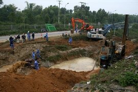 Đường ống dẫn nước sạch Sông Đà vỡ lần thứ 6
