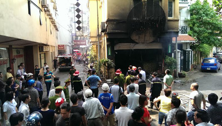 Hà Nội: Cháy lớn tại quán karaoke