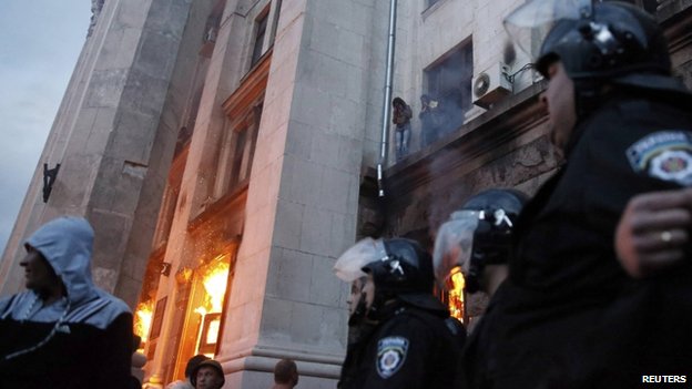 Ukraine: 30 người chết cháy, bạo lực lan rộng