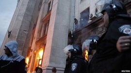 Ukraine: 30 người chết cháy, bạo lực lan rộng