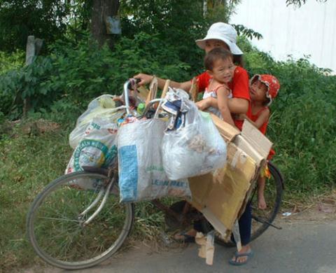 Mỗi người Việt Nam đang gánh gần 20 triệu nợ công