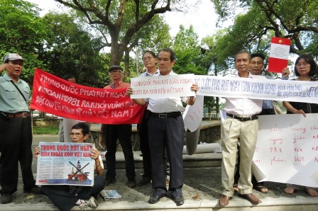 Cuộc miting phản đối Trung Quốc kéo dài gần nửa tiếng sáng 11/5 tại TP Huế