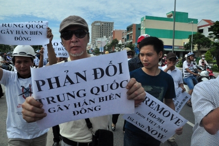 Hàng chục người dân Đà Nẵng xuống đường phản đối Trung Quốc