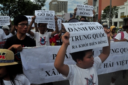Hàng chục người dân Đà Nẵng xuống đường phản đối Trung Quốc