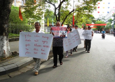 Cuộc miting phản đối Trung Quốc kéo dài gần nửa tiếng sáng 11/5 tại TP Huế