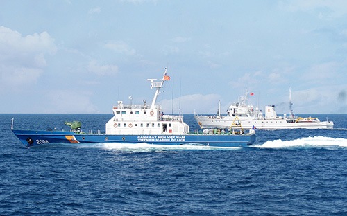 Nhân viên Vinamilk ủng hộ một ngày lương cho cảnh sát biển